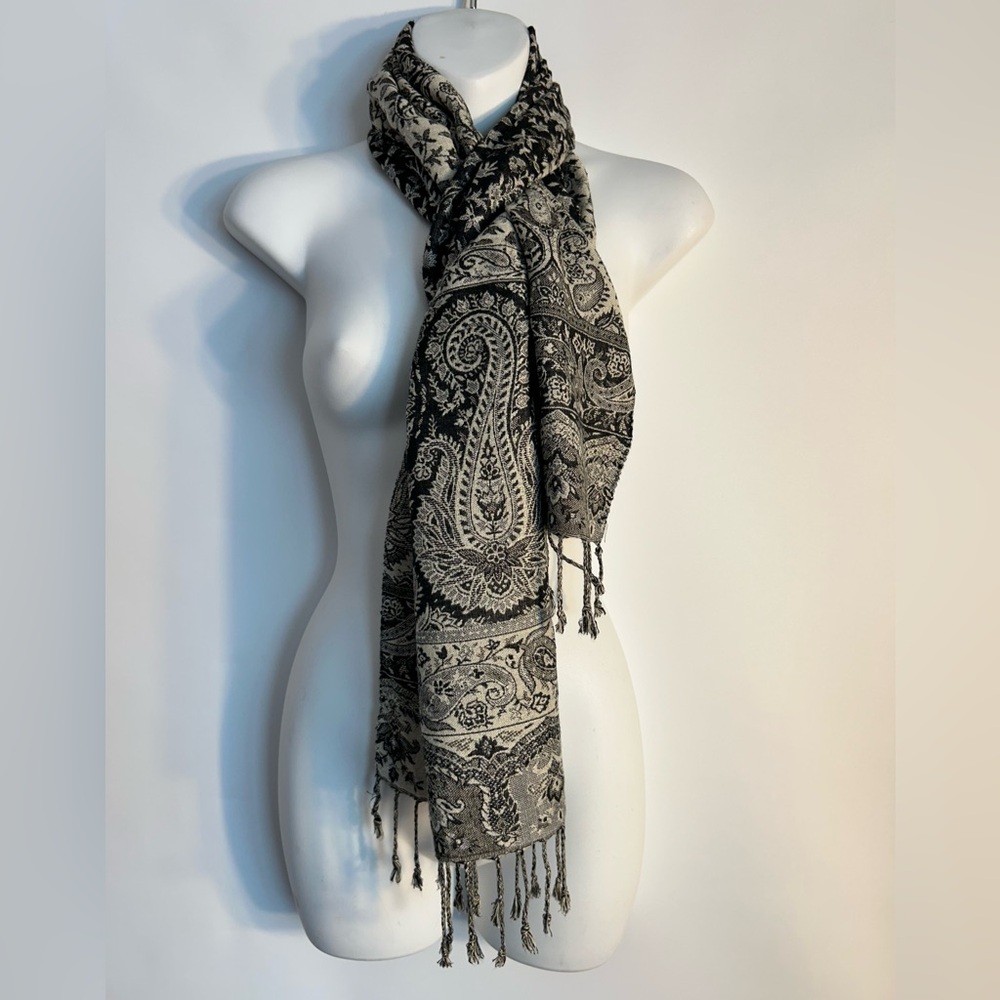 CASHMERE/SILK/VISCOSE BLACK BEIGE EMBROIDERED PAISLEY FRINGE OBLONG SCARF O/S